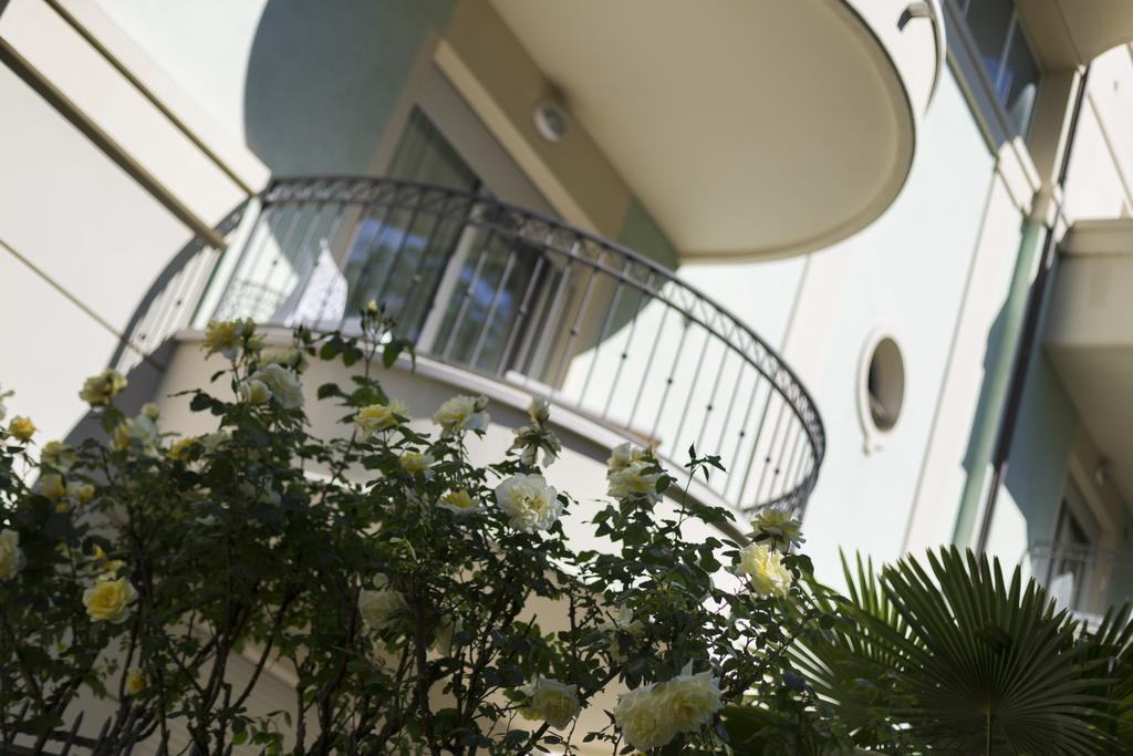 Residence Hamilton Riccione Exteriör bild