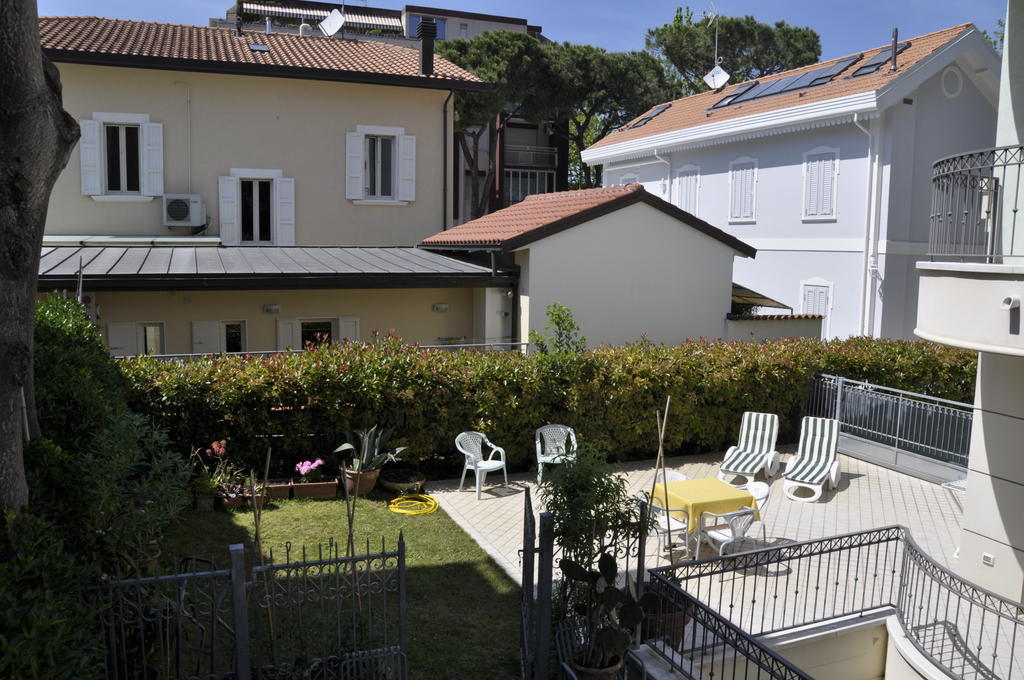 Residence Hamilton Riccione Exteriör bild