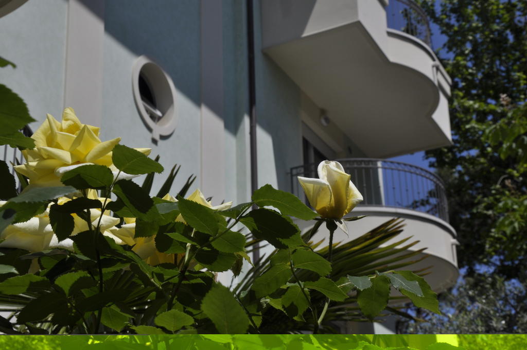 Residence Hamilton Riccione Exteriör bild