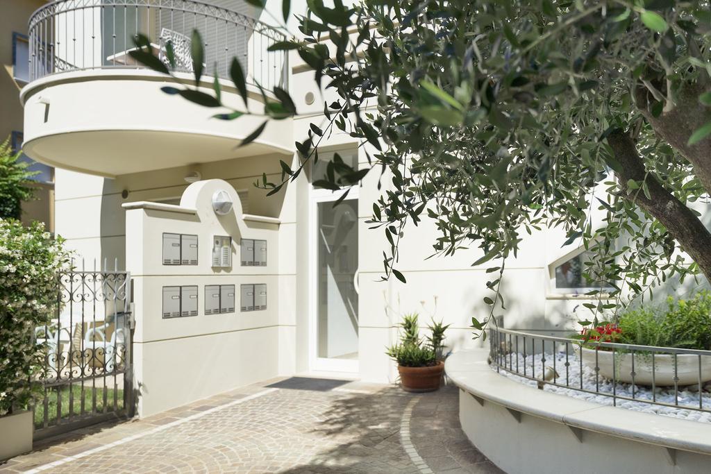 Residence Hamilton Riccione Exteriör bild