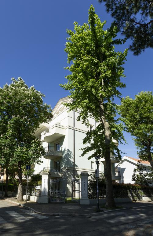 Residence Hamilton Riccione Exteriör bild