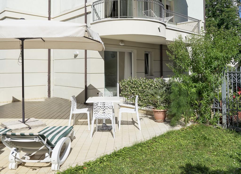 Residence Hamilton Riccione Exteriör bild