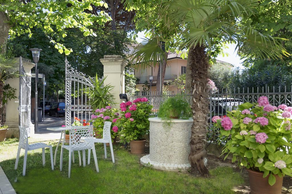Residence Hamilton Riccione Exteriör bild