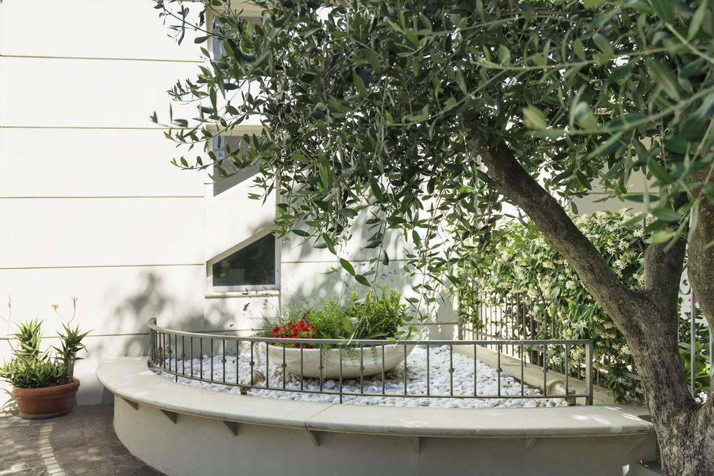 Residence Hamilton Riccione Exteriör bild